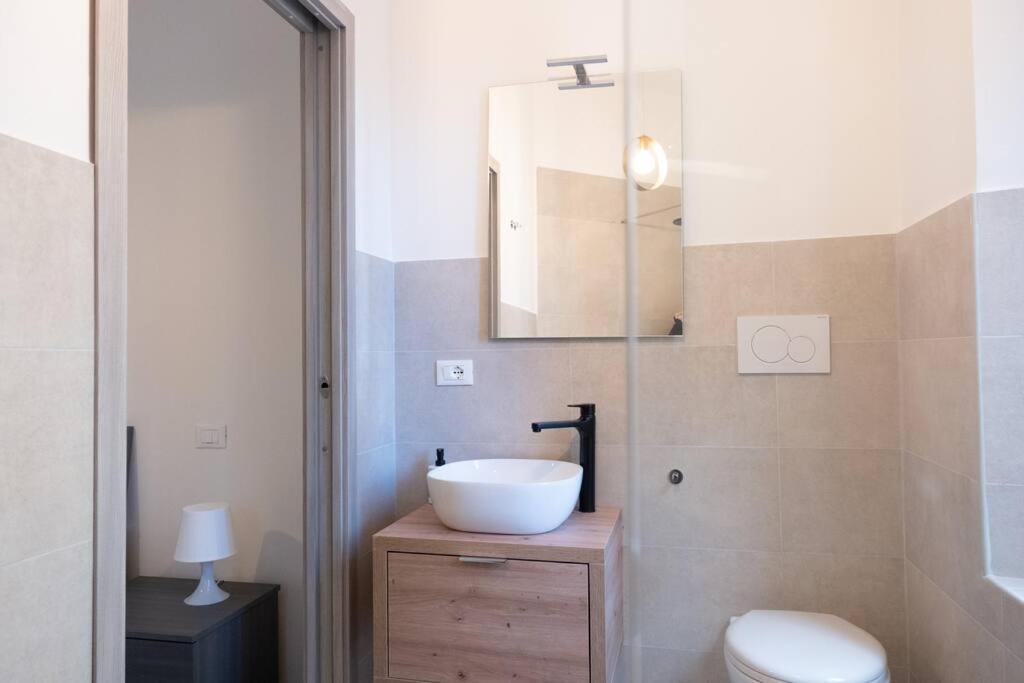Private Room: The Port Apartment Scirocco Livorno Luaran gambar
